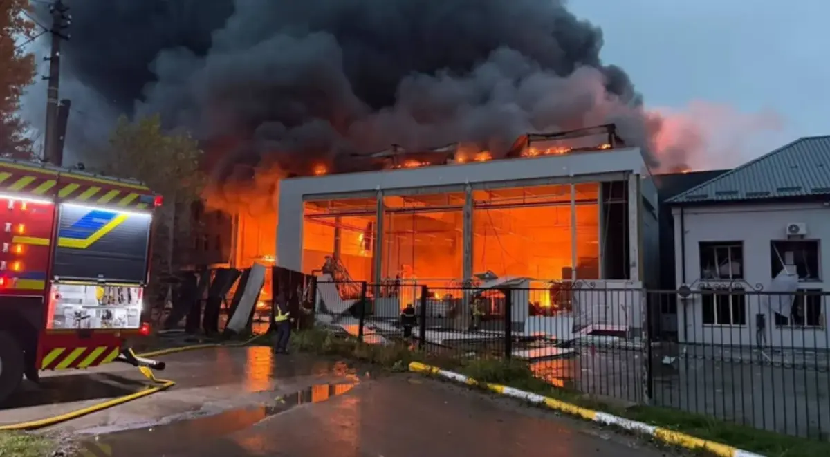 Russian attacks hit Ukrainian water filtration, plastics factories overnight