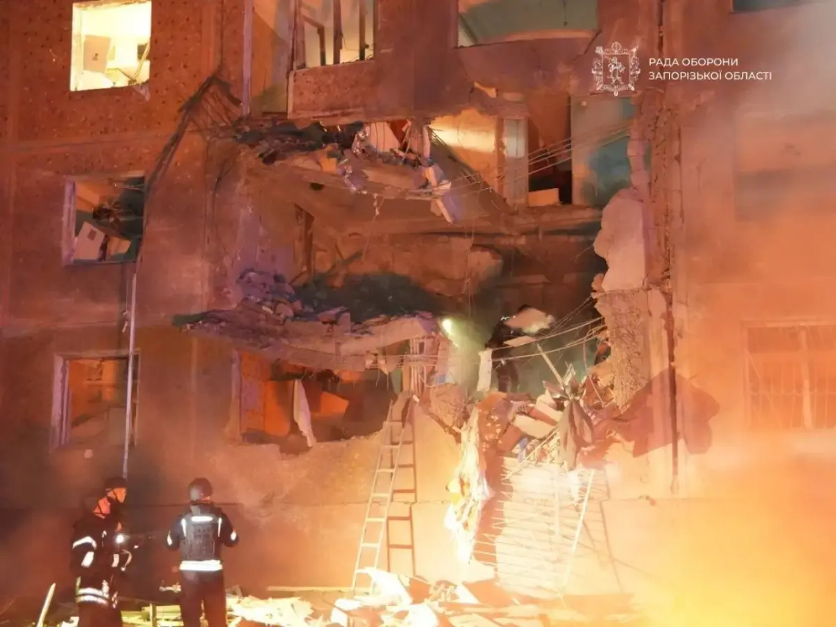 Russian guided bombs hit Zaporizhzhia apartment building, killing 4, injuring 4