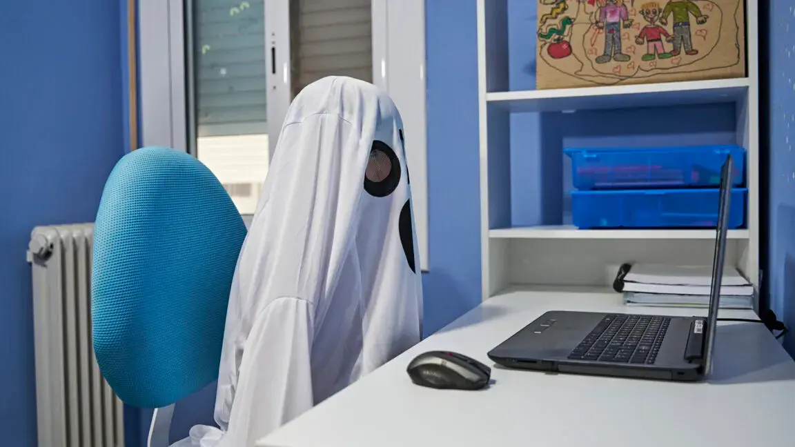 Thousands of 'ghost students' use AI to steal millions in student loans, DOJ says