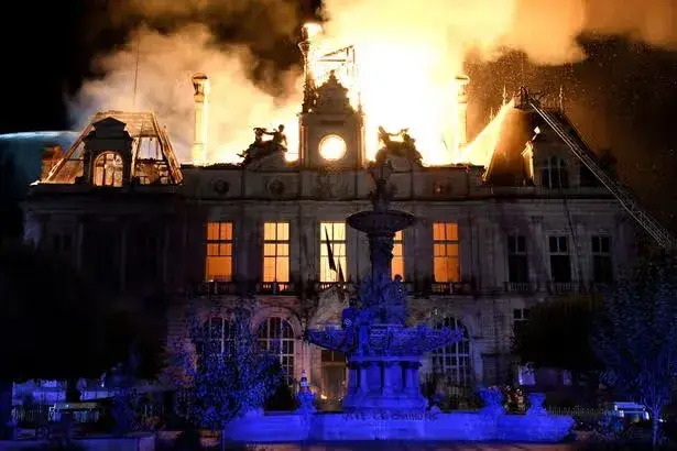 France riots: Paris stores looted, Limoges town hall burns; 1,800 arrested