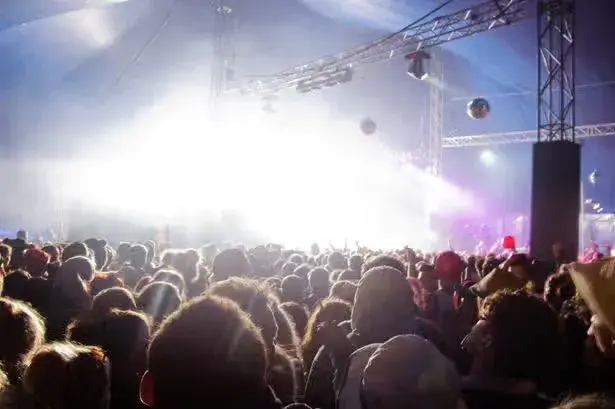 Man spotted sitting down at Miley Cyrus concert then people clock who he is