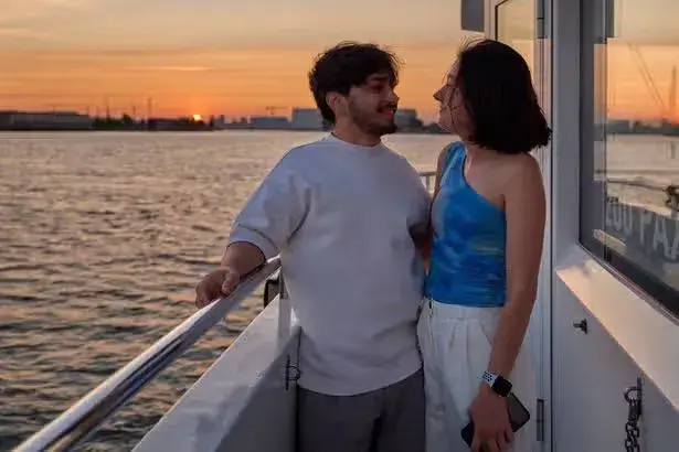 Man on cruise with girlfriend says strangers keep approaching him for mysterious reason