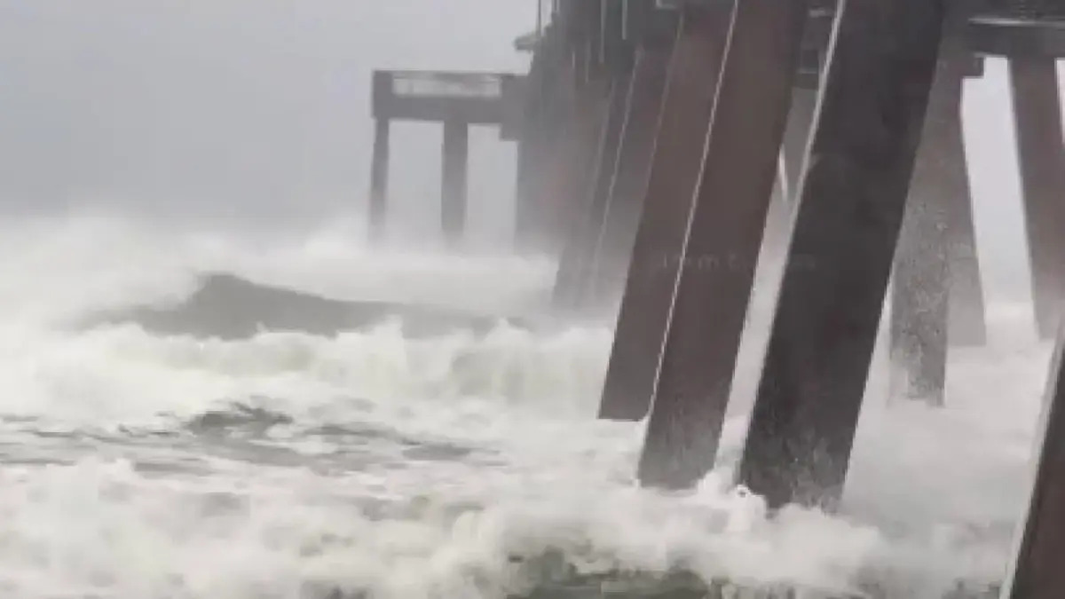 Heavy rain, strong winds batter Florida as Category 3 Hurricane Isaias approaches
