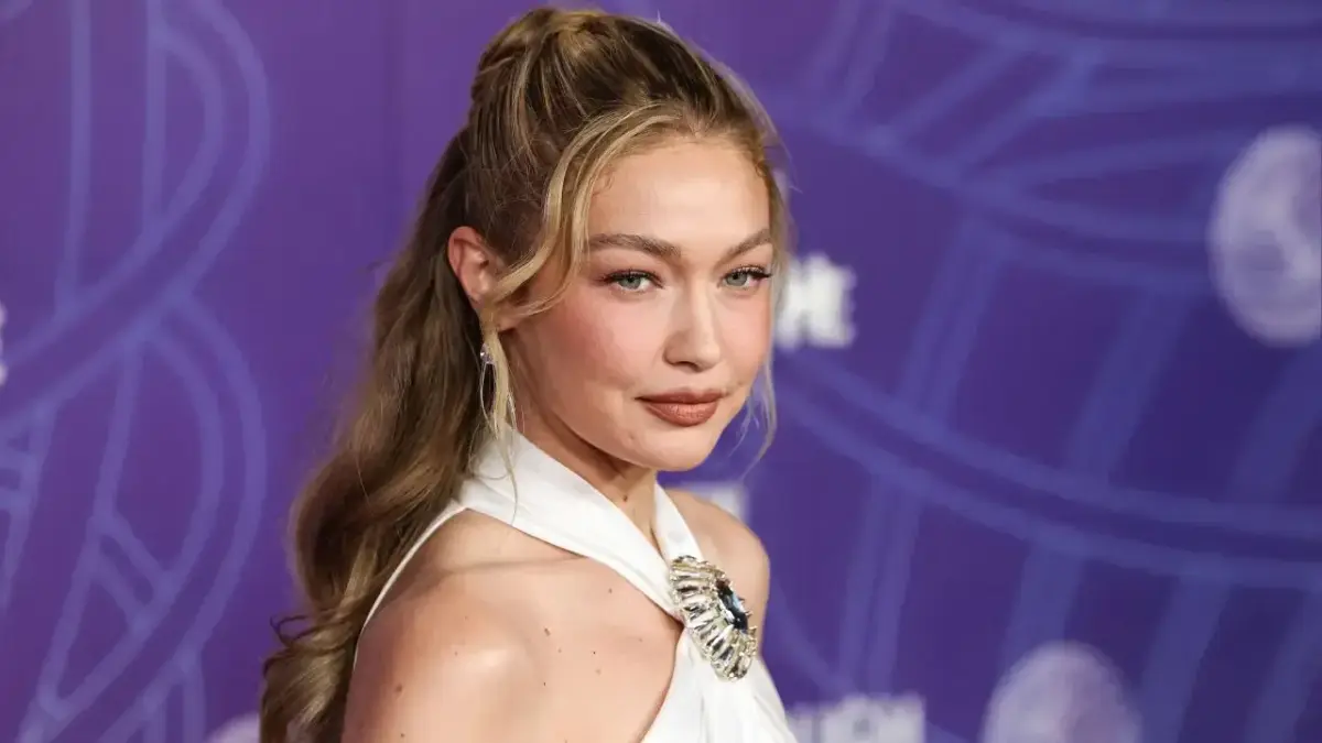 Gigi Hadid Ditches Her Top as She Shows Off Her Sculpted Abs in Just a Bra and Low-Rise Jeans: Photo