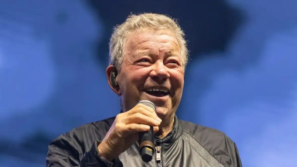 William Shatner, 95, reflects on auctioning kidney stone for $75,000 nearly 20 years ago