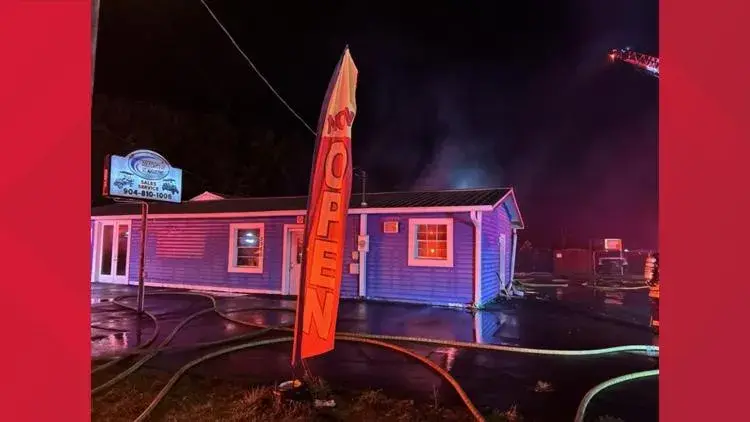 No injuries reported after large building fire at golf cart repair business off US-1