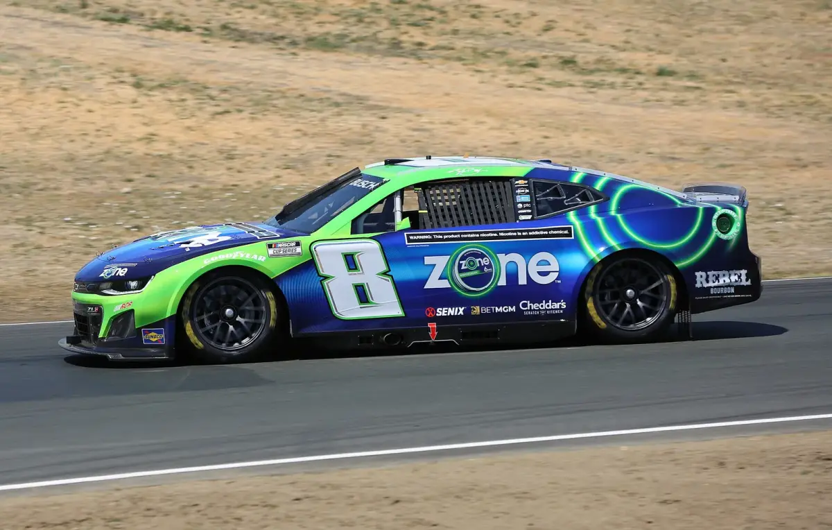 Kyle Busch's 11-year-old son Brexton burns out tires in late father's No. 8 at Charlotte