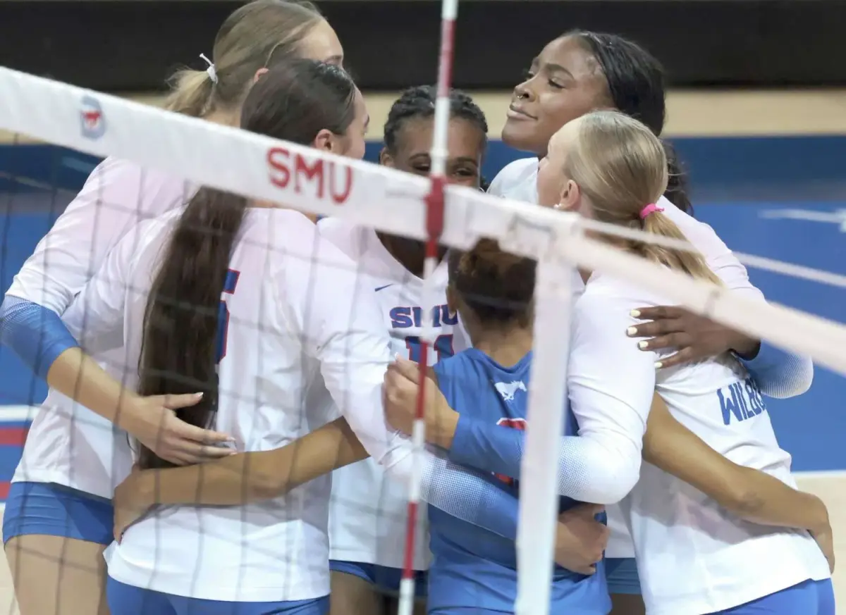 No. 6 SMU stuns No. 2 Pitt, snaps 58-game home winning streak
