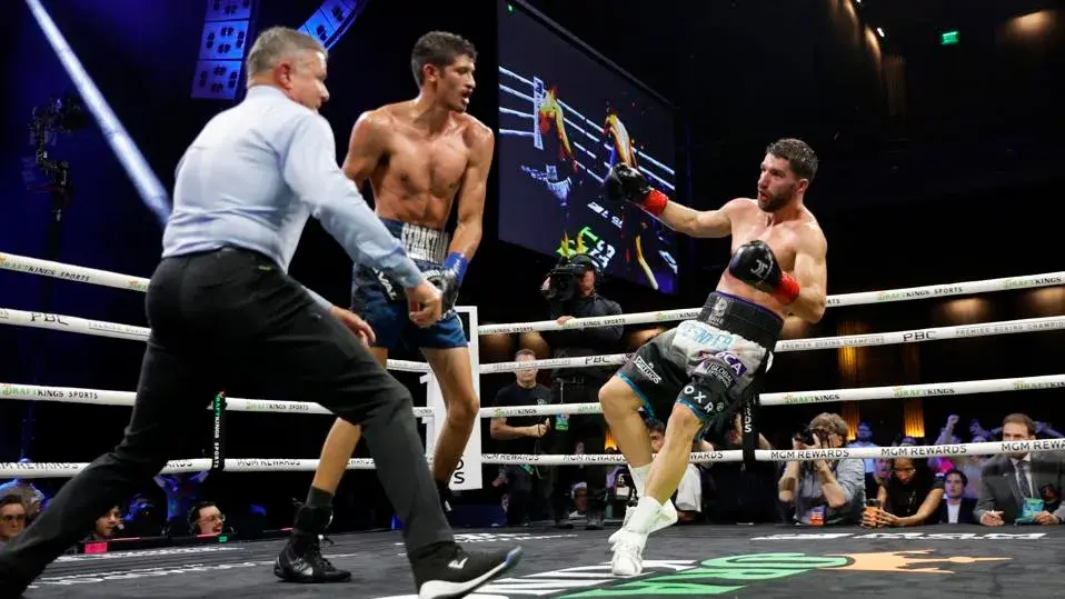 Fundora's 12th-round TKO keeps WBC title; Crawford, Bradley question referee's call