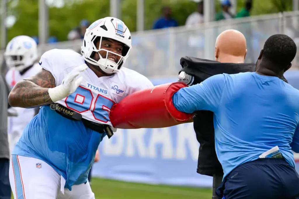 Titans’ Robert Saleh passionately defends Jordan Elliott’s character after gun incident