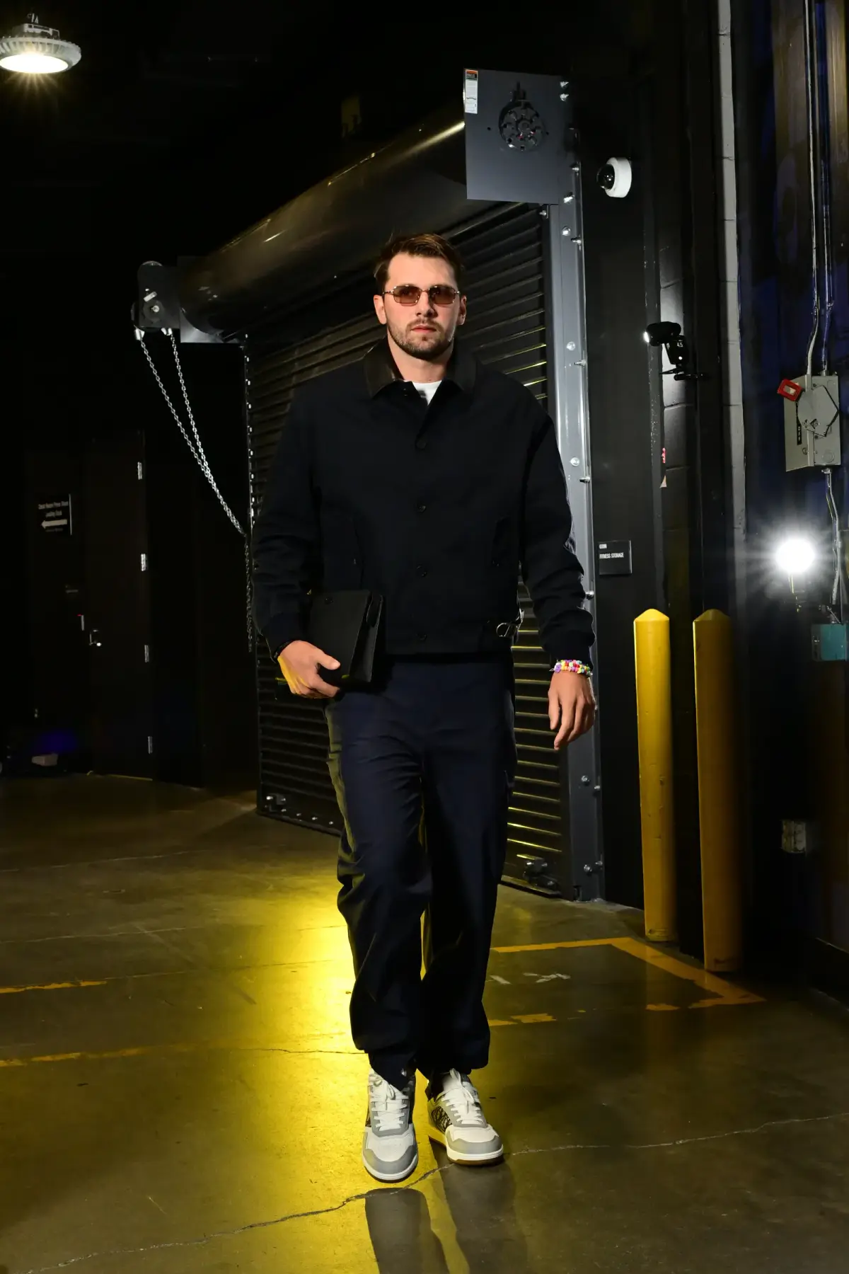 Lakers, Warriors stars flex their fashion game before opening-night clash