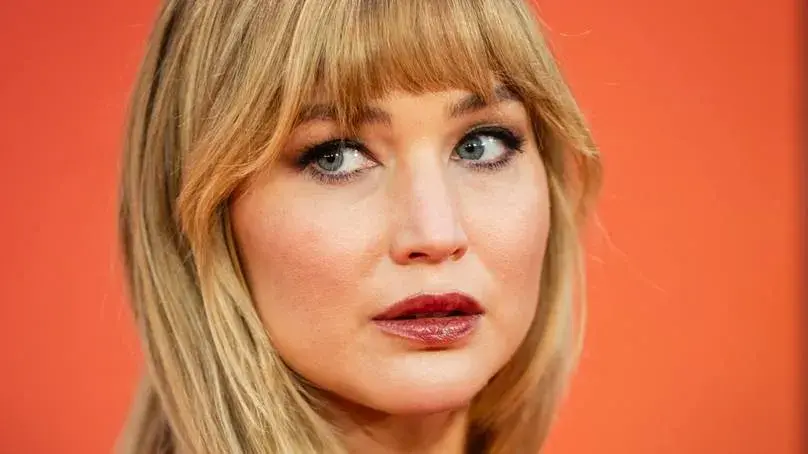 Jennifer Lawrence's husband begged her to get a hotel room after beauty product made her smell like fish