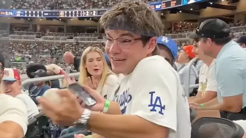 LA Dodgers fan refuses to give foul ball to child, shrugs at stadium