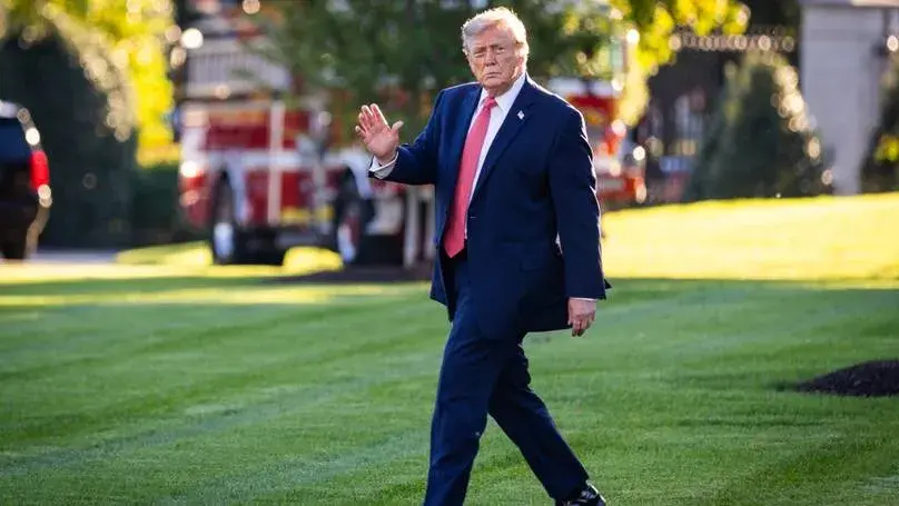 Footage of Trump 'waving at nobody' sparks confusion as cameraman praised for zooming out