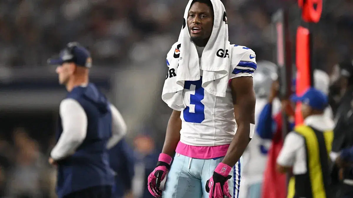 Former Steeler George Pickens throws sideline tantrum after Cowboys turnover