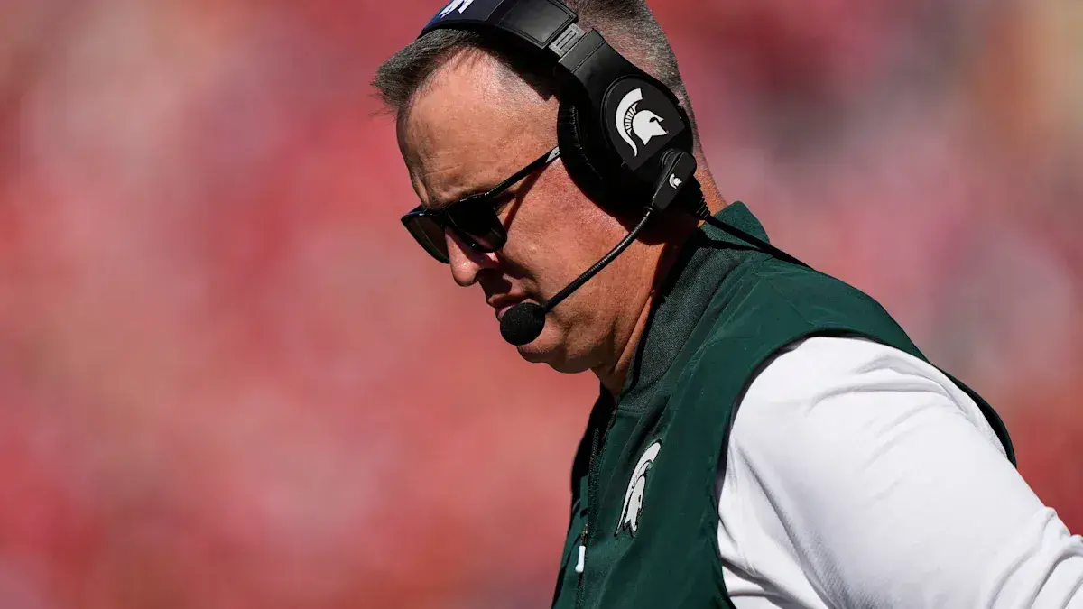 Michigan State coach Pat Fitzgerald apologizes for middle finger at Illinois sideline