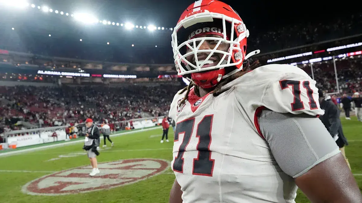Alabama fans throw objects at Georgia players after controversial loss