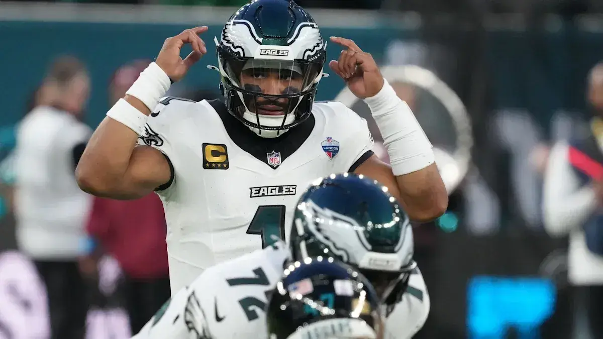 Jalen Hurts out for season; agent calls prognosis 'very good'