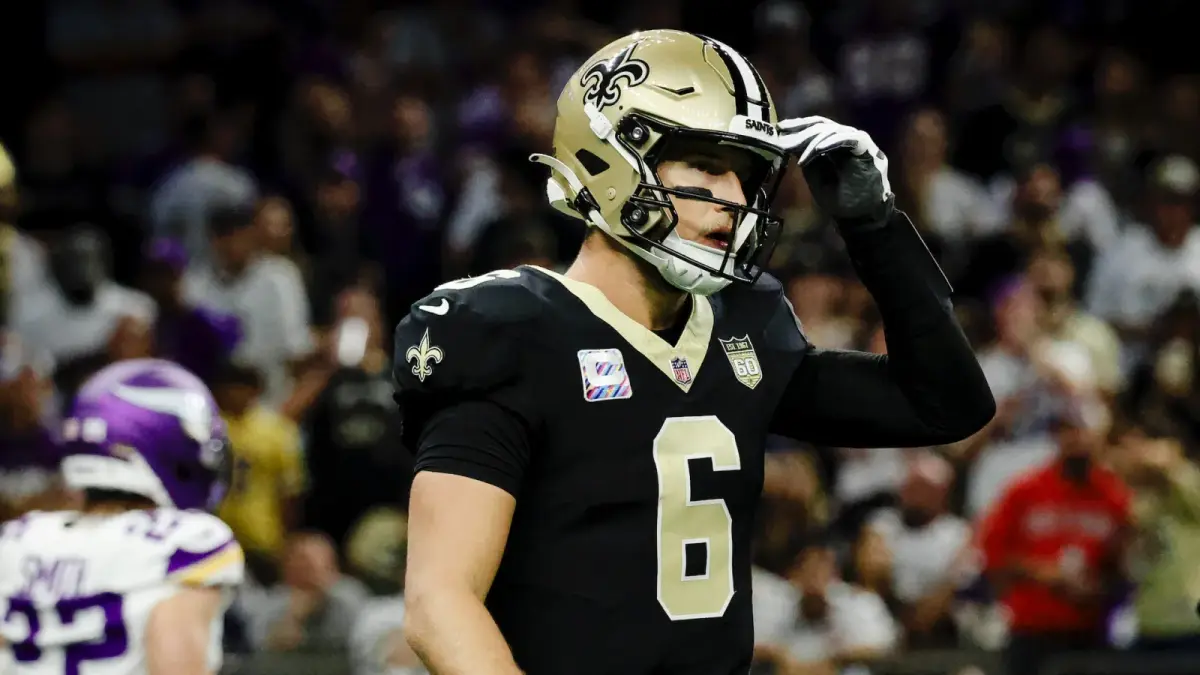 Saints QB Tyler Shough playing through two broken fingers on non-throwing hand