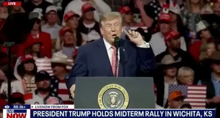 Trump heckled at Kansas rally with profane insults from protester